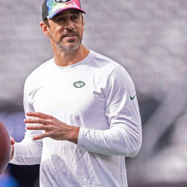 Don’t let Aaron Rodgers persuade you to not use sunscreen