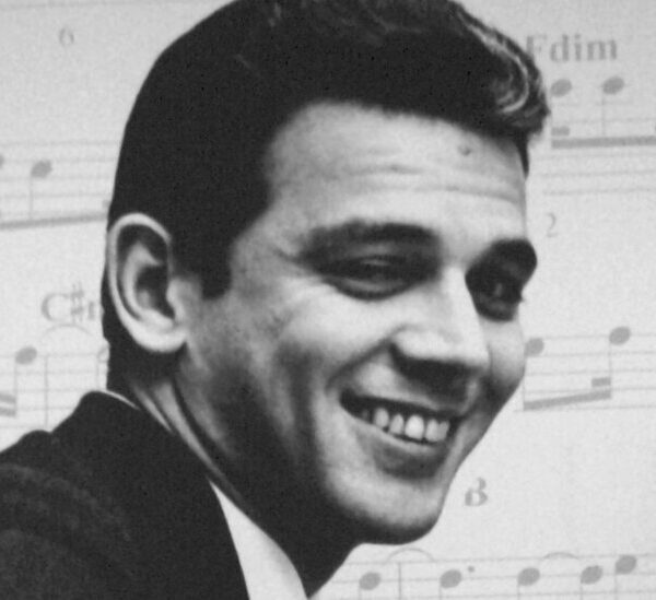 Carlos Lyra, Composer Who Introduced Finesse to Bossa Nova, Dies at 90