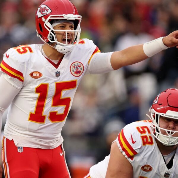Chiefs mud Pats however Mahomes and WRs look out of sync