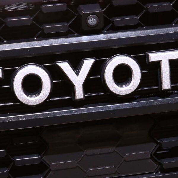 Toyota shares slide 4% after automobile recall, Daihatsu questions of safety