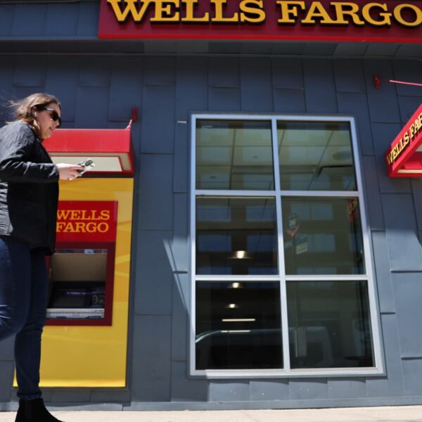 Lawmakers reward Wells Fargo department union