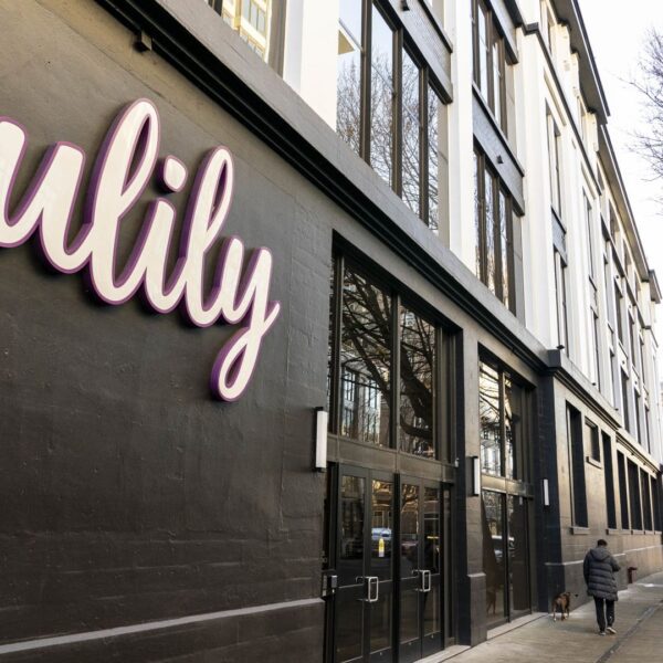 On-line retailer Zulily is shutting down