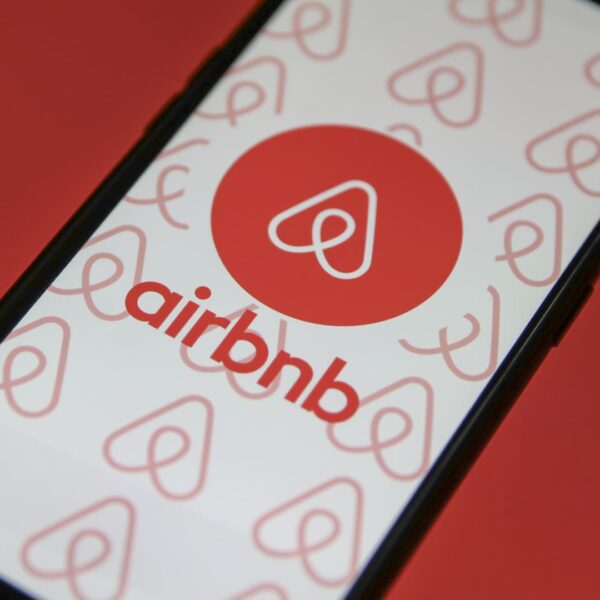 Airbnb misleads Australian prospects by charging in U.S. {dollars}