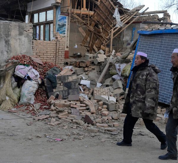 China Earthquake: In Bitter Chilly, a Wrestle to Assist Survivors