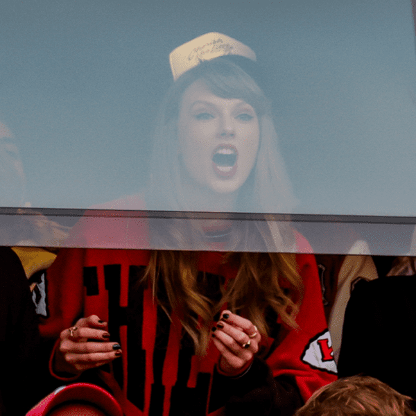 Taylor Swift Attends Travis Kelce’s Chiefs Recreation Towards Buffalo Payments
