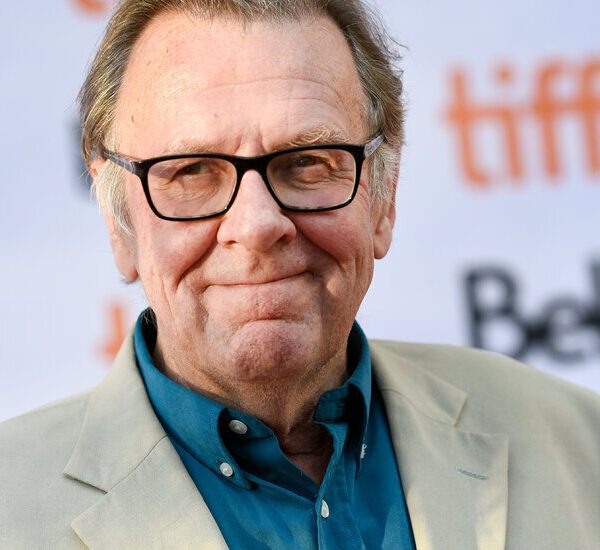 Tom Wilkinson, Actor in ‘The Full Monty,’ Dies at 75