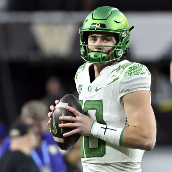 Who will likely be Oregon’s beginning QB within the Fiesta Bowl? Exploring…