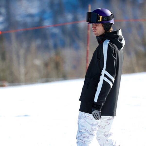 Justin Bieber Snowboards in Aspen, Chats Up Fellow Chairlift Passenger