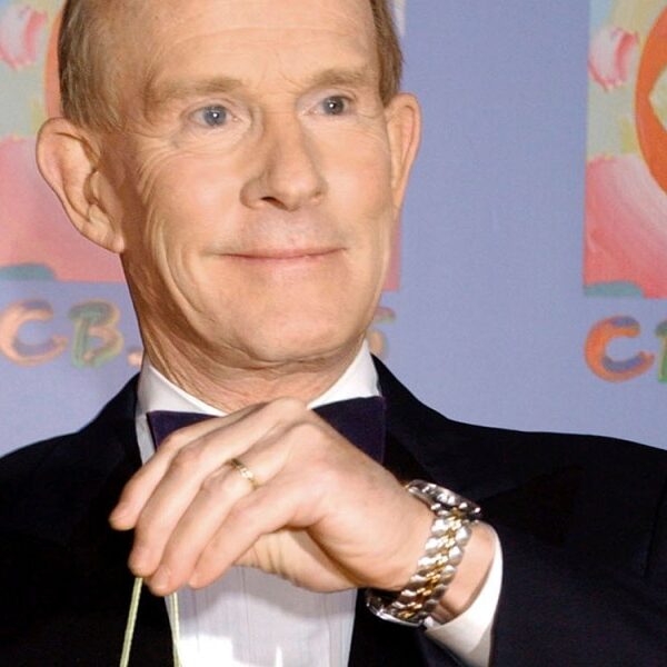 Obituary: Tom Smothers, TV comic canceled by CBS amid Vietnam Conflict protests,…