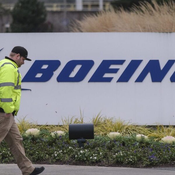 Boeing Business Airplanes orders employees again to the workplace full-time