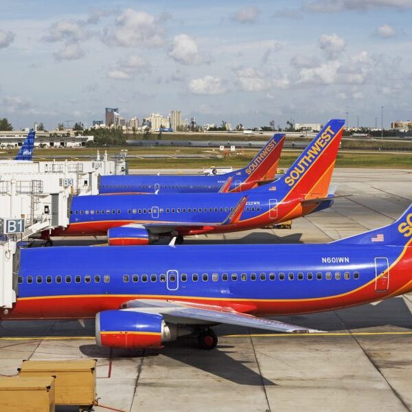 Vacation journey: Southwest Airways cancels a whole bunch, delays hundreds of flights