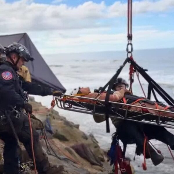 Man trapped for days in San Diego cliffside crevasse dramatically rescued