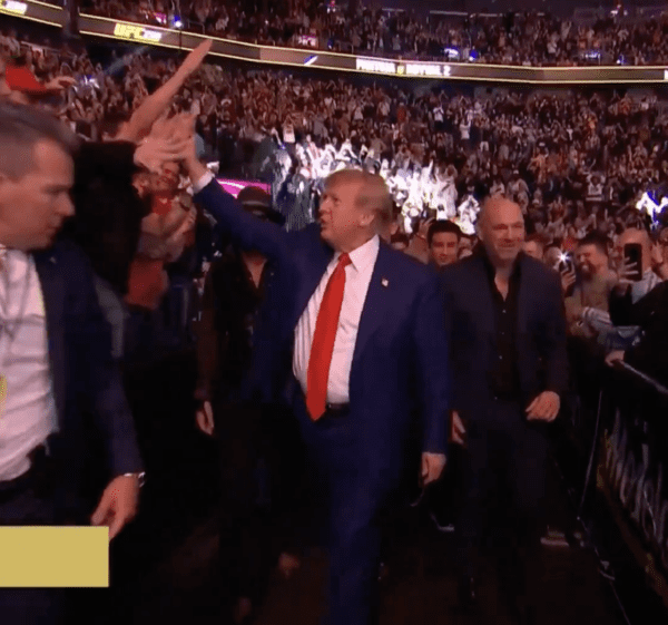 VIDEO: UFC Crowd Goes Wild as Trump Enters Enviornment at Covington Battle…