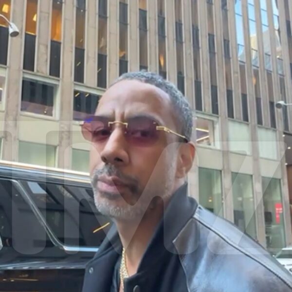 Ryan Leslie Says Cassie’s Getting ready For Music Tour, Serving to Behind-the-Scenes