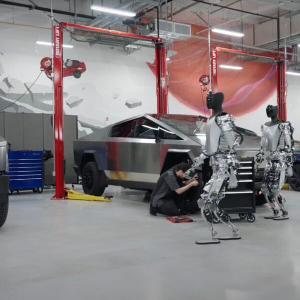 Tesla Robotic Suffers Malfunctions and Assaults Engineer at Texas Manufacturing unit, Leaving…