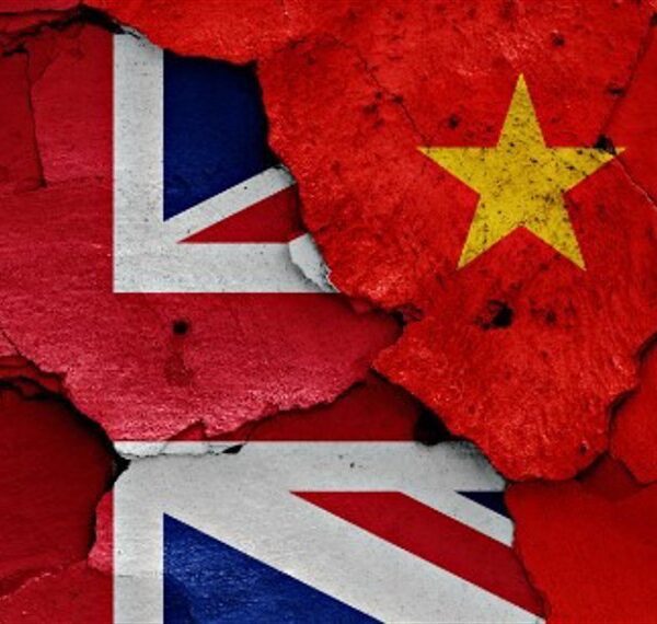 UK corporations delaying new investments in China amidst slowing financial system