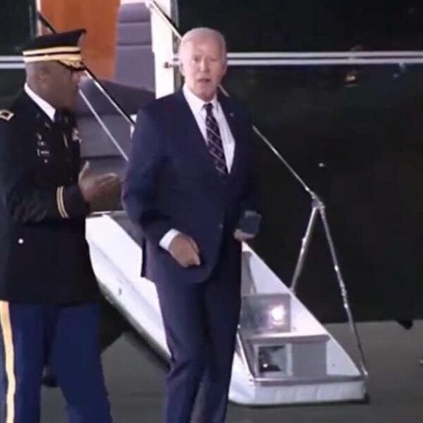 HE’S SHOT: Joe Biden Wanders Round Confused Upon Touchdown in Delaware (VIDEO)…