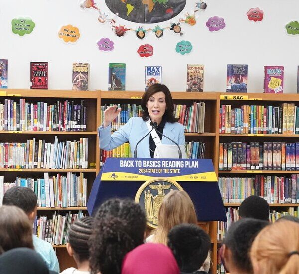As Literacy Lags, Hochul Proposes Altering How Colleges Train Studying