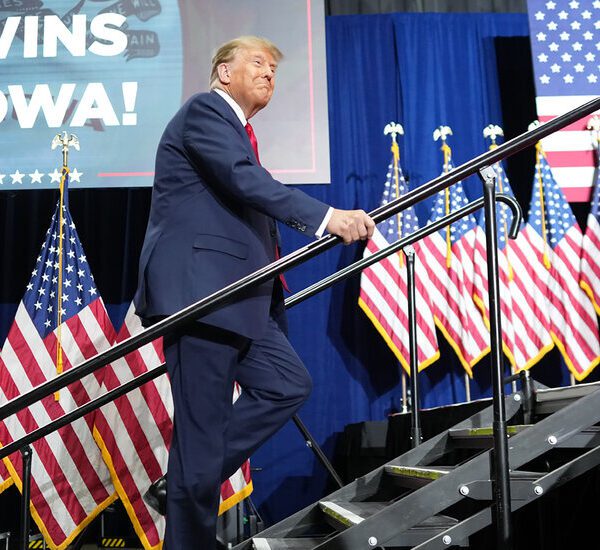 Trump Wins Iowa, and Iceland’s Volcanic Eruption