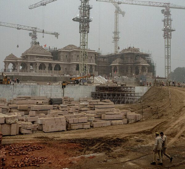 Modi Opens a Large Temple, a Triumph Towards a Hindu-First India