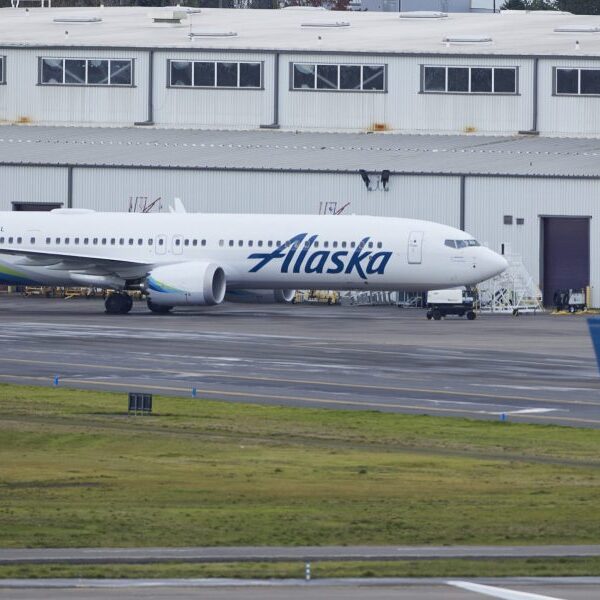 Alaska Airways cancels all flights on Boeing 737 Max 9 planes because…