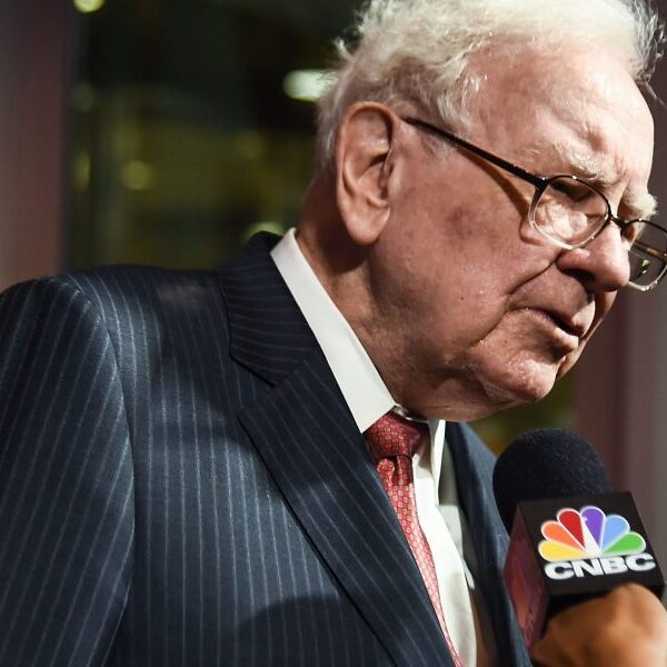 Warren Buffett tells Citi CEO to proceed financial institution overhaul: Report