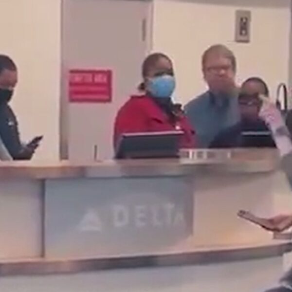 Delta Passenger Has Whole Meltdown at Kiosk, Screams About Her Interval