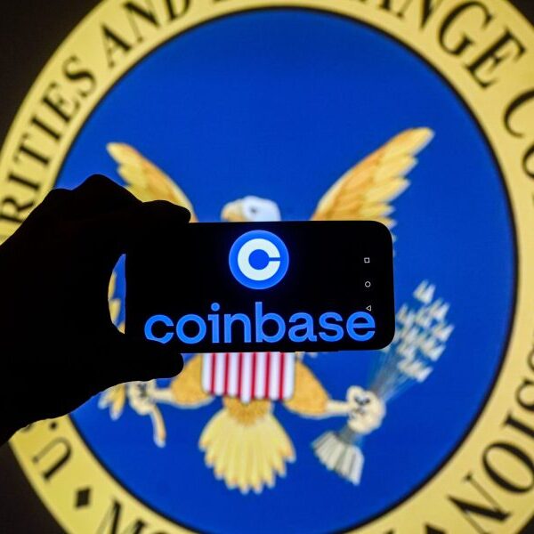 Crypto specialists suppose Coinbase can win its newest battle with the SEC.…