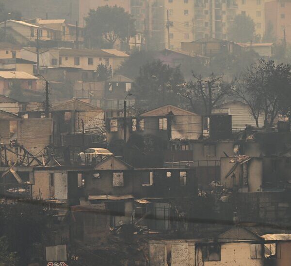 Wildfires Threaten 2 Chilean Cities, Destroying 1,000 Properties and Killing 40