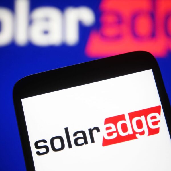 SolarEdge tumbles 18% on weak first quarter steering