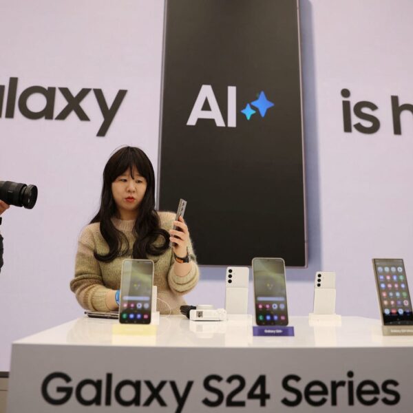 Smartphone makers Samsung, Google dream of an AI-driven supercycle   