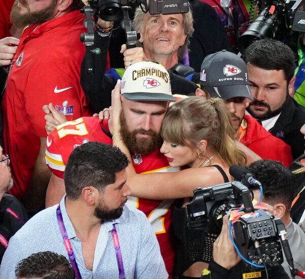 Taylor Swift Watches Chiefs Win Tremendous Bowl