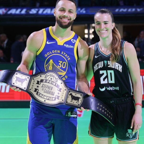 Steph Curry bests Sabrina Ionescu of their 3-point shootout