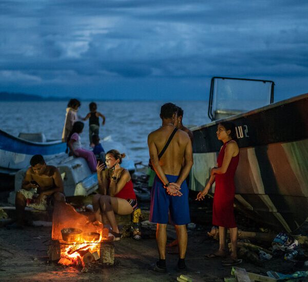 Darién Hole Migration Is Halted After Colombia Arrests Boat Captains