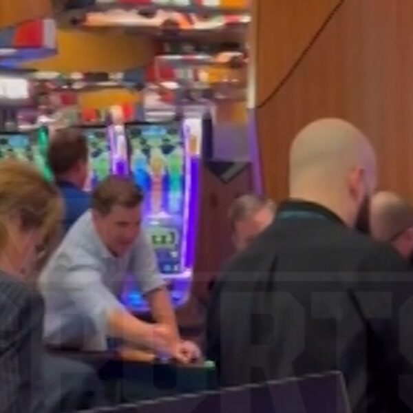 Eli Manning Hits Craps Desk For Hours In Florida, Seems To Win…