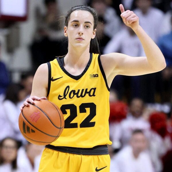 Caitlin Clark declares for the WNBA draft