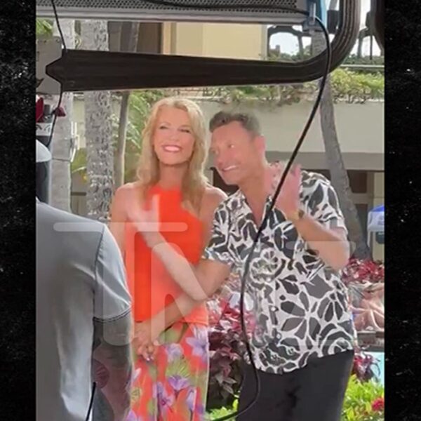 Ryan Seacrest and Vanna White Filming ‘Wheel of Fortune’ Promos in Hawaii