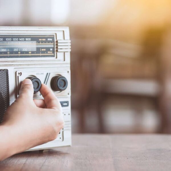 Digital media surge eats into radio market – Investorempires.com