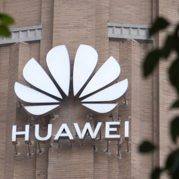 Huawei reportedly takes 1st place in China’s cellphone market