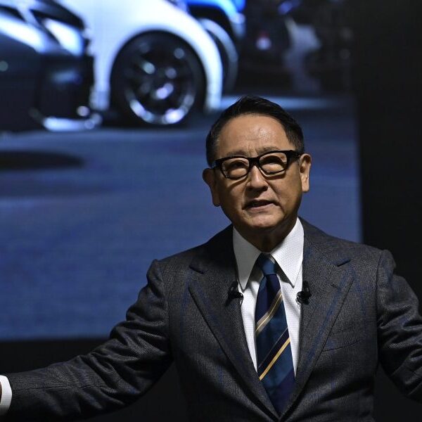 Japanese carmakers’ hybrid-vehicle surges enhance EV push