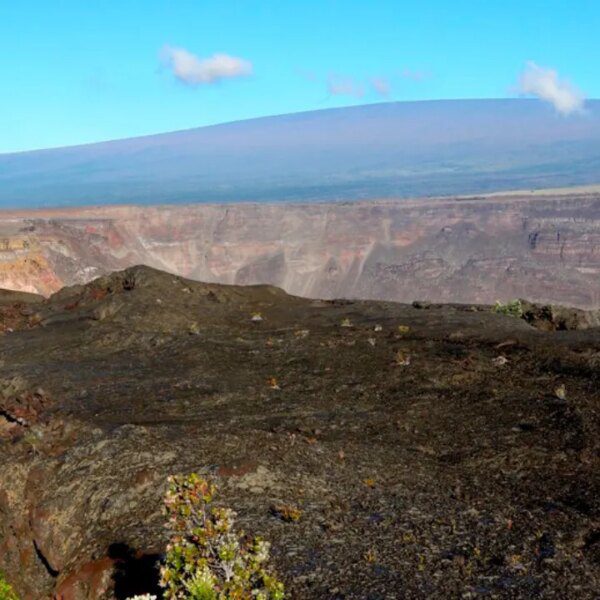 Hawaii rattled as magnitude 5.7 quake strikes Mauna Loa