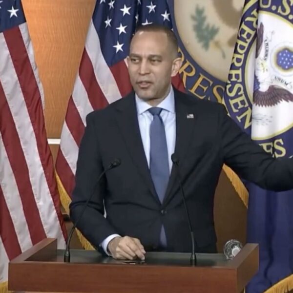 Hakeem Jeffries Highlights Mike Johnson’s Failure With Pelosi Comparability