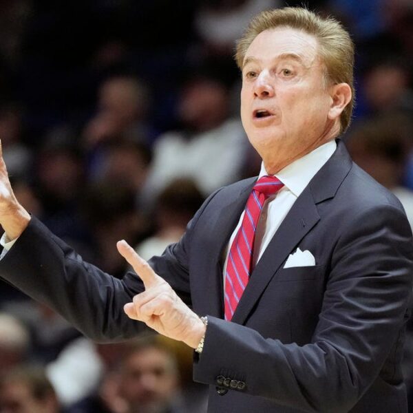 Rick Pitino requires participant, not coach, wage cap in faculty b-ball