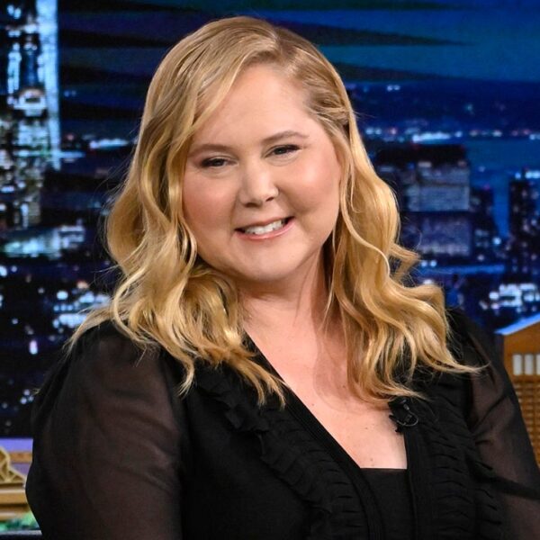 Amy Schumer identified with Cushing syndrome after critics commented on her look