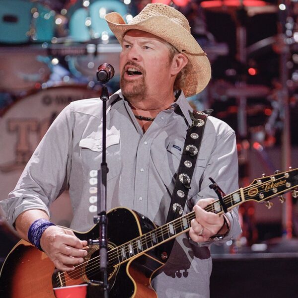 Followers, celebrities and veterans react to Toby Keith’s loss of life