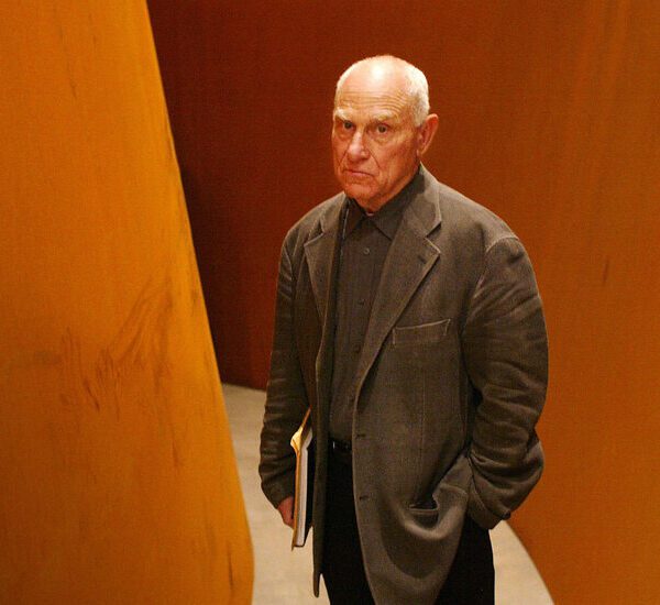 Richard Serra, Who Recast Sculpture on a Huge Scale, Dies at 85