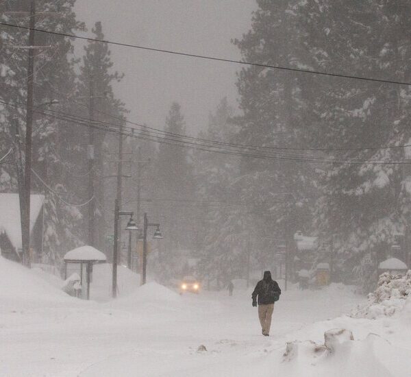 Snow Storm Leaves Hundreds in California and Nevada With out Energy