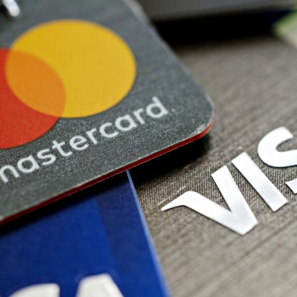 Mastercard, Visa attain $30 billion settlement over bank card charges