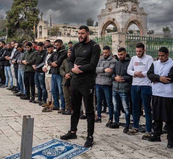 Navigating Israeli Restrictions, Many Palestinians Discover It Arduous to Attain Al Aqsa