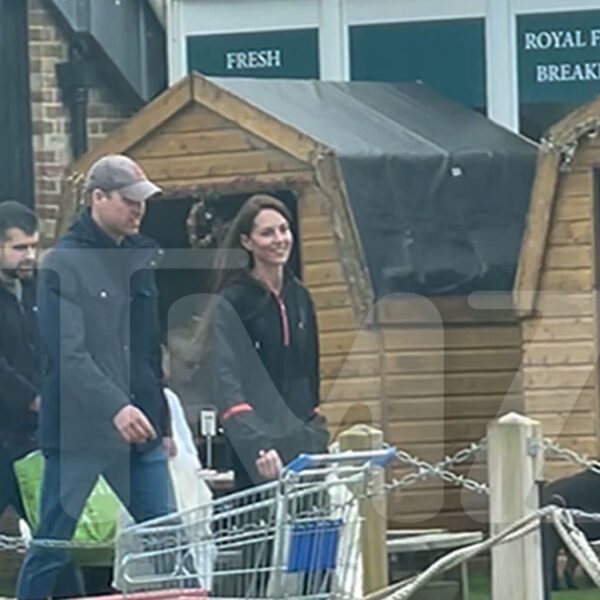 Kate Middleton Seen in New Video Having fun with Windsor Farm Store…